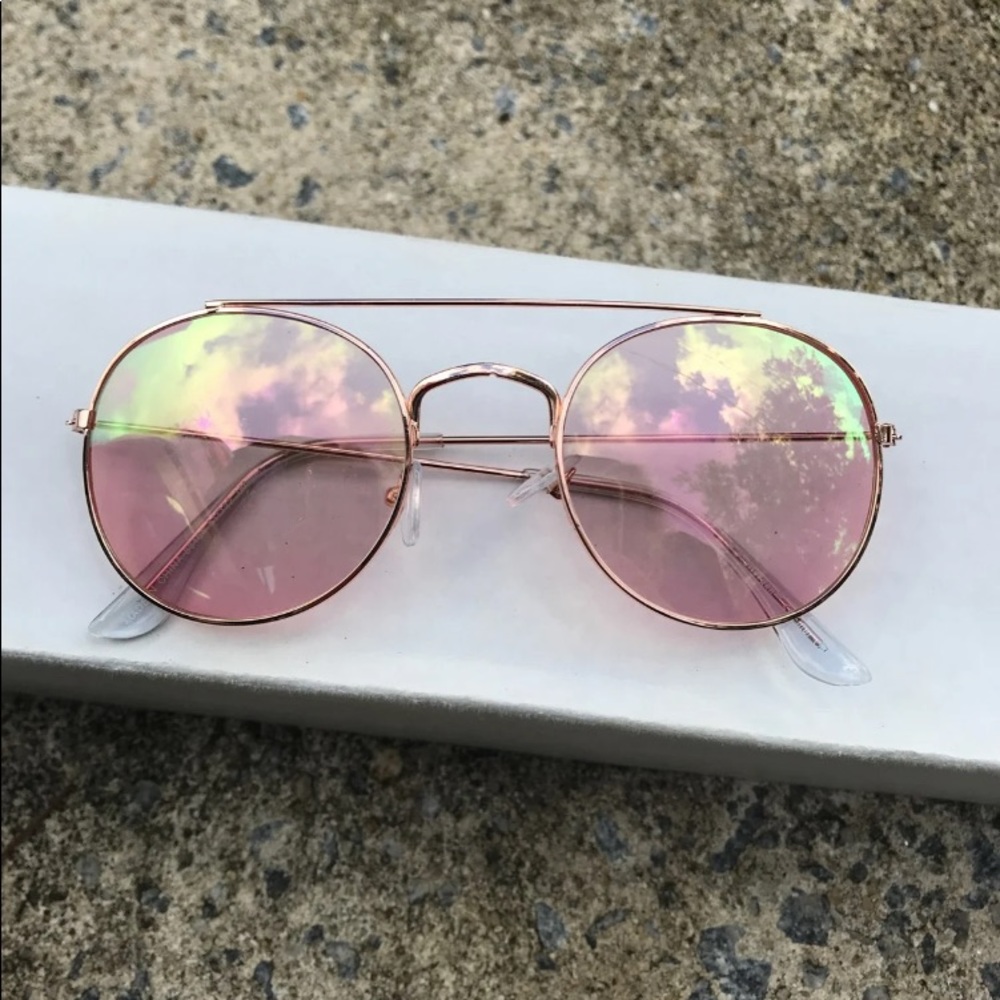 VINTAGE SUNGLASSES